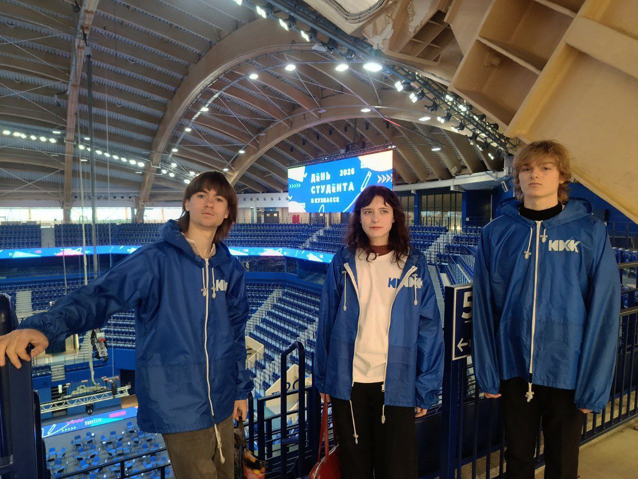 photo 5445279913377206948 y