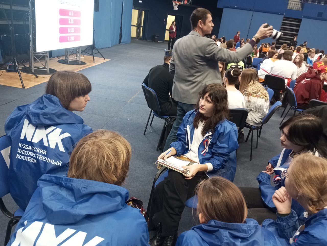 photo 5445279913377206949 y